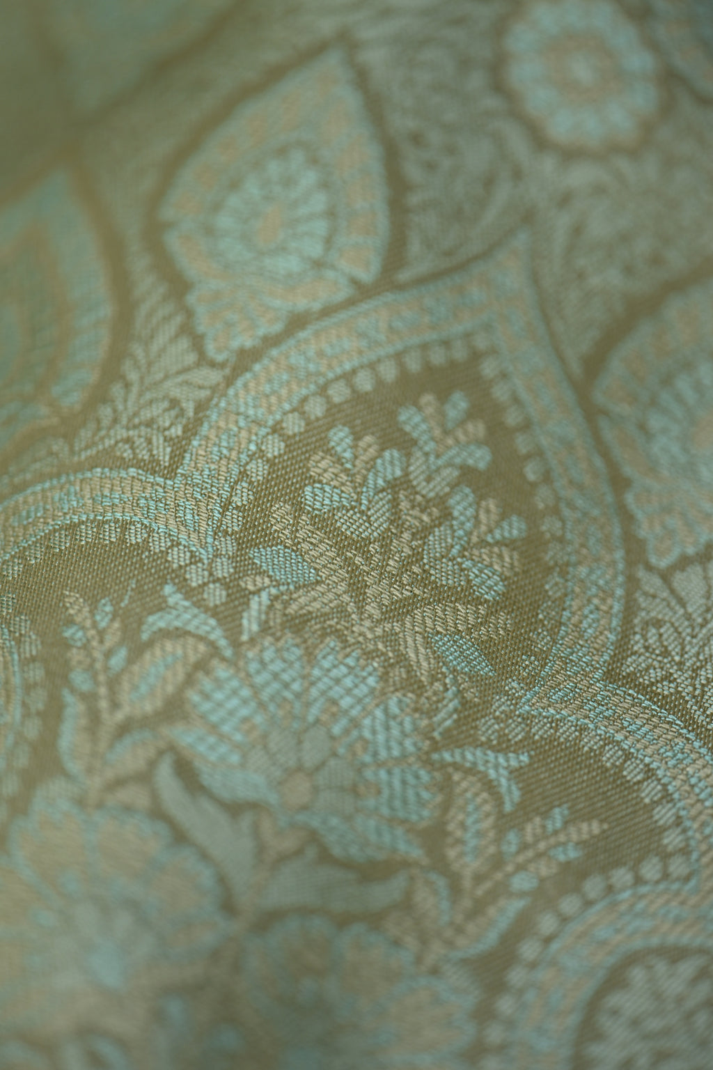 JMW 01. Pale Gold
