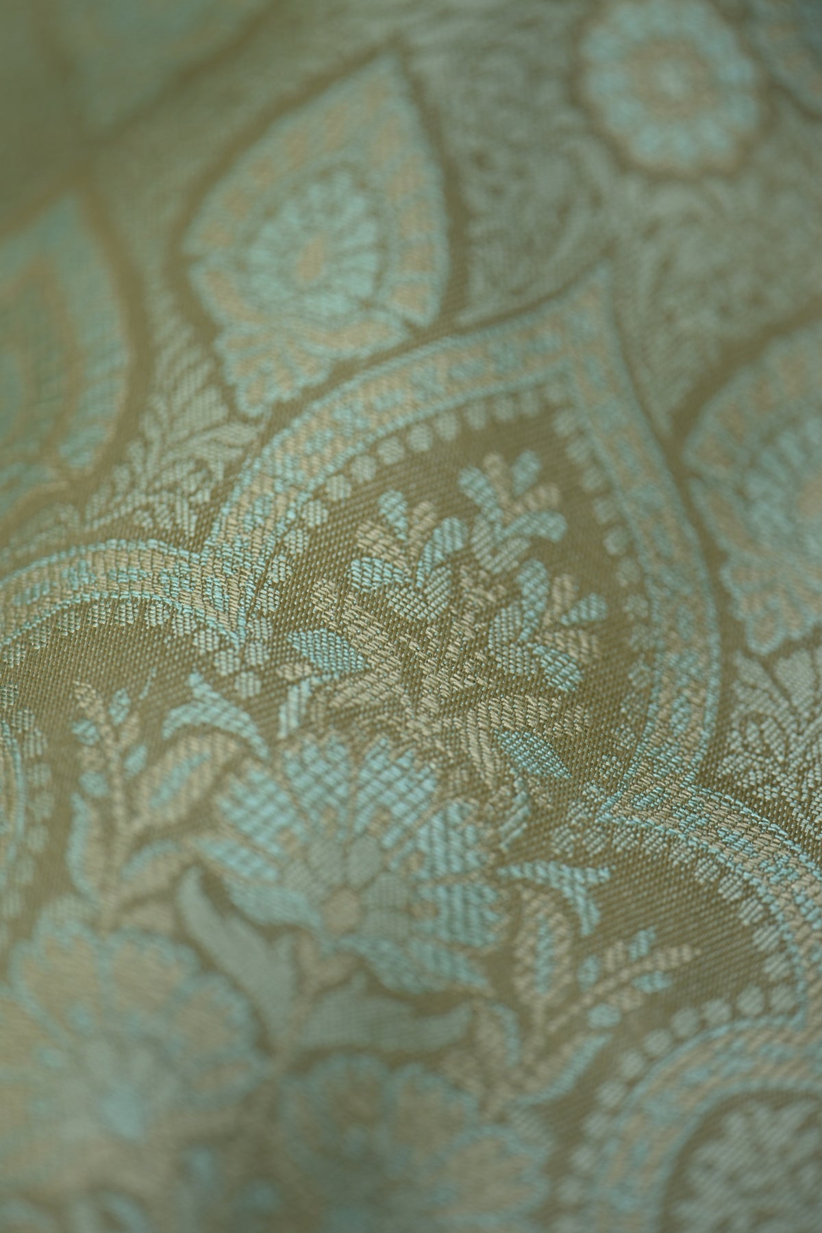 JMW 01. Pale Gold