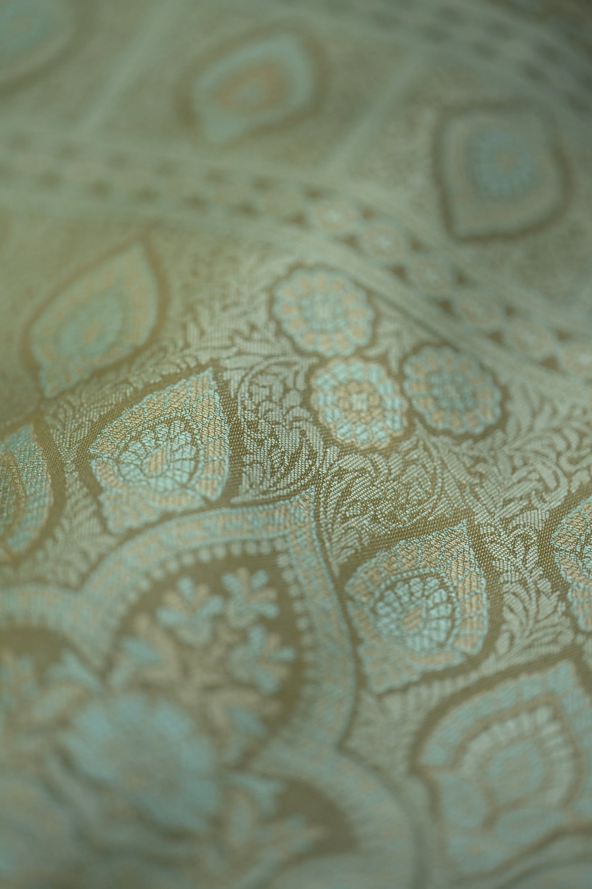 JMW 01. Pale Gold